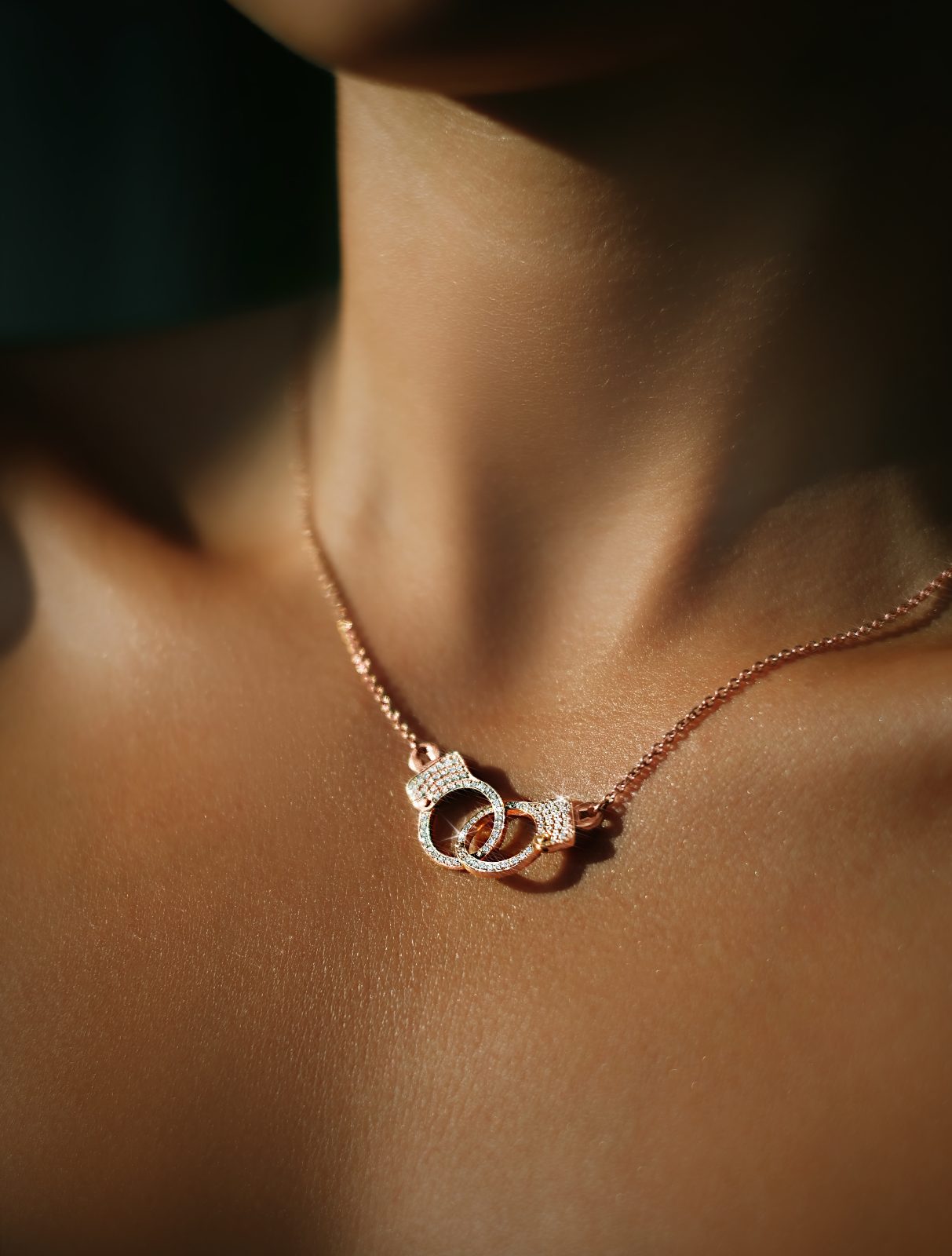 Jacob & Co. pendant worn by Lavina